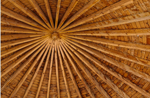 Trasformare le travi in legno del soffitto con luso del bianco ... Costo verniciatura travi in legno