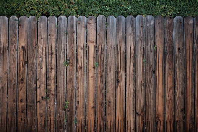 Staccionata fai da te, come proteggere il proprio giardino