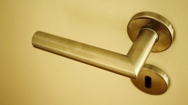 Montare una Maniglia di una porta senza problemi