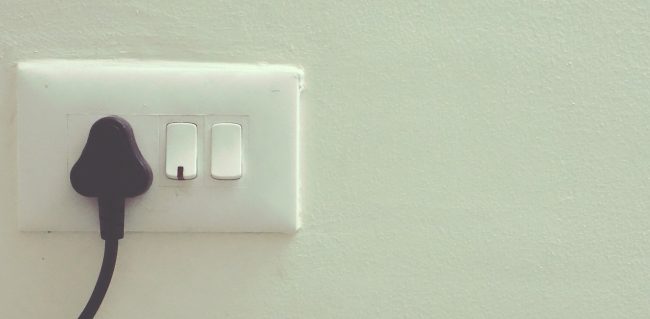 Montaggio di una presa elettrica: come farlo in sicurezza