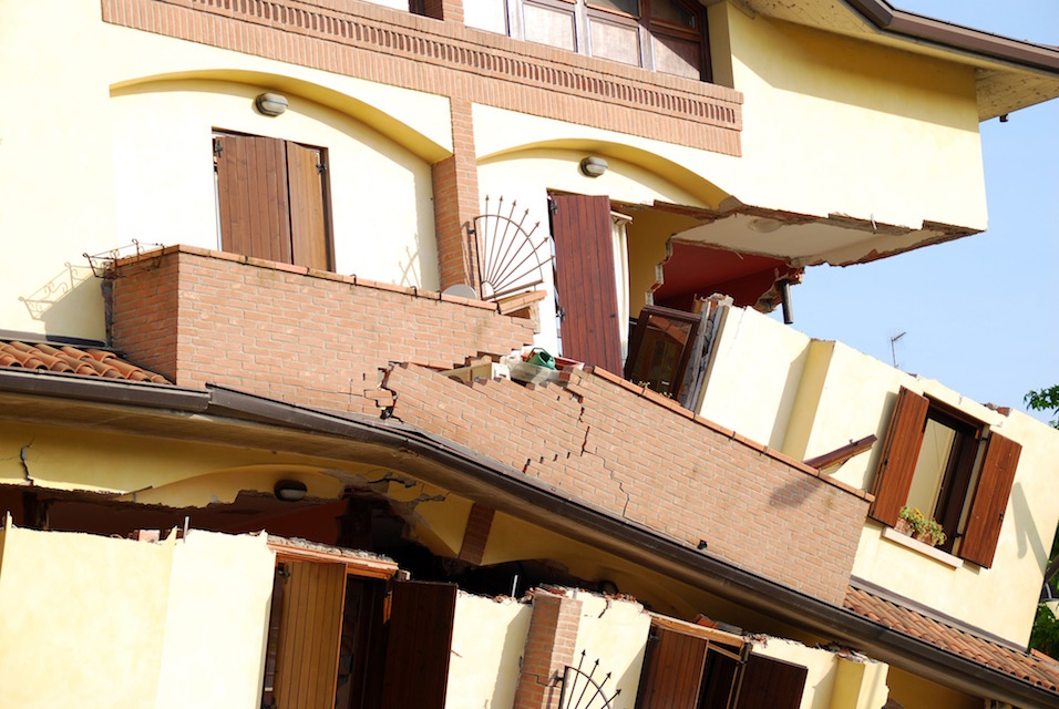 casa distrutta terremoto