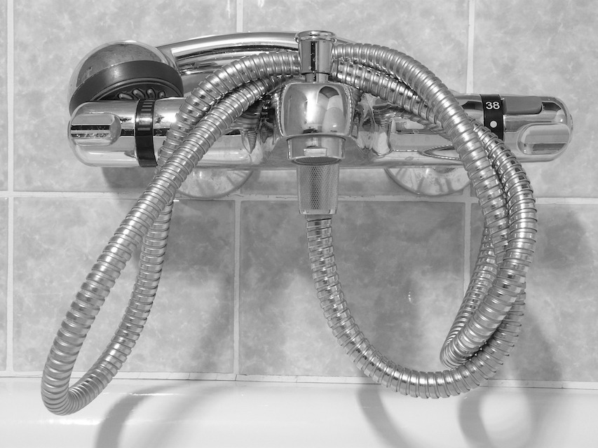 Come Sostituire un tubo flessibile del bagno