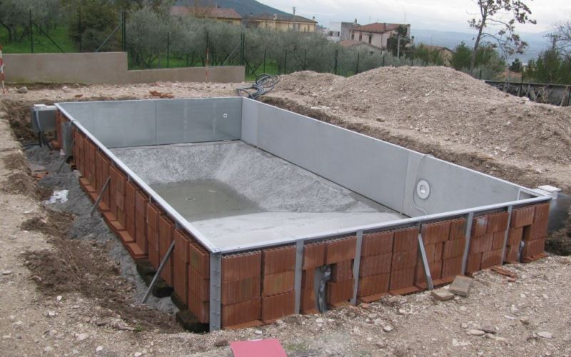 Costruzione di una piscina, quali i titoli richiesti?